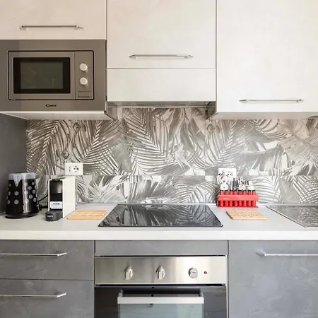 Voyager - 6 Guests, 2 Bd & 2 Bh, Neighborhood *