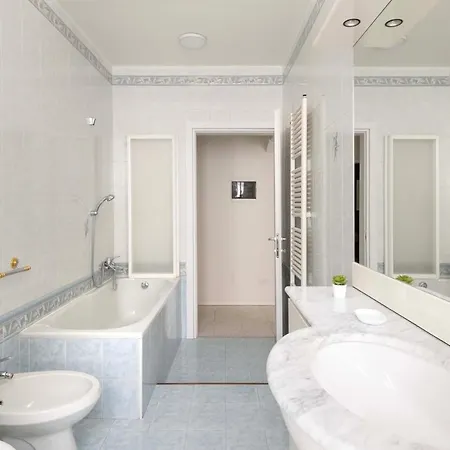 アパート Voyager - 6 Guests, 2 Bd & 2 Bh, Neighborhood ミラノ