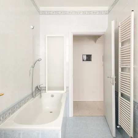 Voyager - 6 Guests, 2 Bd & 2 Bh, Neighborhood *